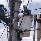 La Empresa Eléctrica Quito señaló que su personal acudió a las subestaciones desde donde se generaba el corte de luz.