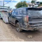 El vehículo blindado que transporta al alcalde de Cuenca, Cristian Zamora quedó con varios daños visibles en la carrocería.
