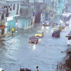 En calles del sur de Guayaquil se evidenció acumulación de agua por la fuerte lluvia, la mañana de este viernes 17 de enero.