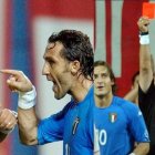 Byron Moreno y Francesco Totti cuando el ecuatoriano lo expulsó en el Mundial 2002.