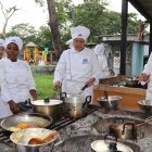 Práctica. Los estudiantes de Gastronomía utilizaron fogones de leña, una práctica ancestral para cocinar platos típicos de la costa y otras regiones.