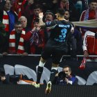 Piero Hincapié celebra su gol en Champions League.