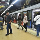 El bip o silbato indica el momento en que los trenes cerrarán puertas y se pondrán en movimiento en el Metro de Quito.