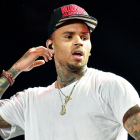 El cantante demanda a Warner Bros y Ample LLC