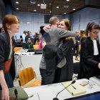 La Haya. El director Andy Palmen de Greenpeace festeja el dictamen.