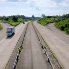 Las juntas en los puentes se han convertido en un peligro para los conductores.