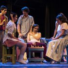 La obra cuenta con siete personajes en escena, miembros de un mismo grupo de amigos.