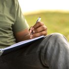 Guía paso a paso para escribir tu primer libro: desde la inspiración inicial hasta la edición final. Perfecto para escritores principiantes y avanzados