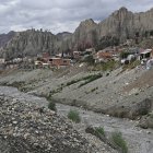 El río Irpavi se ve en el barrio Irpavi II en La Paz el 7 de enero de 2025.