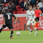 El argentino Ezequiel Piovi llegó en el año 2020 a Liga de Quito y se ganó la capitanía del conjunto albo con el que obtuvo títulos a nivel local e internacional.