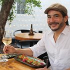 Andrés Arrata en su restaurante Ayora