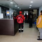 El ambiente en los exteriores del Consejo de Participación Ciudadana durante el allanamiento de Fiscalía.