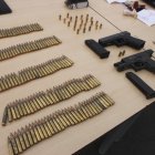 Armas y municiones de calibre militar fueron decomisadas.