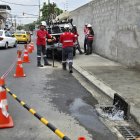 Según información de Interagua, los trabajos realizado el jueves 23 de enero solucionaron el problema del agua turbia en Urdesa Central; los moradores dicen que el problema persiste.