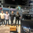 La Policía también retuvo un vehículo con fines investigativos.