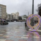 Una día lluvioso en Moscú donde se batió este lunes un nuevo récord de temperatura con 4 grados sobre cero en el que es uno de los inviernos más cálido de su historia reciente.