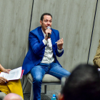 El autor junto a Ana Loor de Dahik y Alberto Dahik.