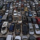 Foto con dron de los cientos de coches afectados por la dana que permanecen en una campa en Benaguasil tras las riadas el 29 de octubre en Valencia que cumplen tres meses este miércoles