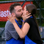 Shany y Johnta sellan su victoria con el beso más esperado de la temporada 2 de MasterChef Celebrity Ecuador, sorprendiendo a sus compañeros y a la audiencia.