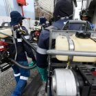 En Guayaquil, el Municipio realiza jornadas de fumigación en varios puntos. La ciudadanía pide atender los canales que den paso al estancamiento de aguas.