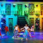 Los estudiantes de la Escuela de Artes Escénicas "Jana" en la adaptación musical de la película Encanto.