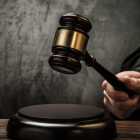 Condenan en Ecuador a dos exjueces que sacaron de cárcel a criminales a cambio de dinero.