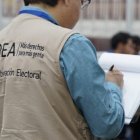 Miembros de la misión de observadores de la OEA en Ecuador.