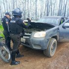 En esta camioneta se movilizaban los delincuentes que atacaron al sargento de la Policía.