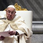 Vatican City (Vatican City State (holy See)), 01/02/2025.- Pope Francis presides over the Vespers on the Feast of the Presentation of the Lord, in Saint Peter"s Basilica, in Vatican City, 01 February 2025. (Papa) EFE/EPA/ANGELO CARCONI