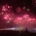 Juegos pirotécnicos dentro y fuera del estadio Monumental en la Noche Amarilla 2025