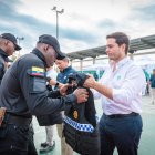 Hecho. Fernando Cornejo, presidente del Directorio de SEGURA EP, participó en la entrega.