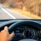 Referencial. Un auto a exceso de velocidad irrumpió en un desfile que se realizaban en el sector de La Argelia