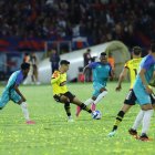 Noche Amarilla en Quito Barcelona presentó su plantilla 2024 que jugará Liga Pro los aficionados llegaron al estadio Olímpico Atahualpa para apoyar al ídolo del Ecuador. Quito 24 de Febrero de 2024 Agencia (ag-extra ag-expreso-ag-quito) Gustavo Guaman
