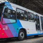 Varios nuevos buses cuentan con aire acondicionado. Los usuarios las esperan