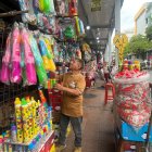 Comerciantes se preparan para las ventas por Carnaval.