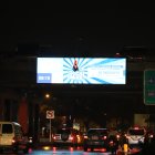 Guayaquil. Una pantalla en un paso a desnivel en el norte de la ciudad.