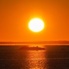 Bajo el sol pesas más que en la sombra o de noche, la ciencia lo explica.