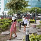 Miedos. Los visitantes temen que los escrementos caigan sobre ellos. Algunos hasta utilizan sombreros por precaución.