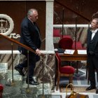 El primer ministro Francois Bayrou, abandona el podio tras pronunciar un discurso durante una sesión de moción de censura contra el gobierno en la Asamblea Nacional en París, Francia, el 5 de febrero de 2025.