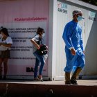 Buenos Aires. Personas esperan por una prueba de covid-19, en diciembre de 2021.