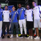 Los jugadores lucen las nuevas camisetas de Emelec.