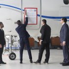 Un cartel de “incautado” se coloca en un avión del gobierno venezolano en el Aeropuerto Internacional La Isabela en Santo Domingo, el 6 de febrero de 2025.