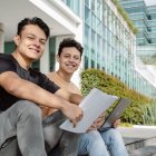 Universidades. Los convenios internacionales permiten a los estudiantes universitarios culminar sus estudios en el extranjero.