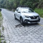 Estado. A lo largo de la vía de Los Conquistadores los conductores deben esquivar los huecos.