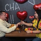 .Asados. Una pareja en el restaurante Tomahawk, en la Alborada.