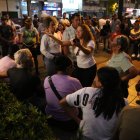 Familiares y allegados del comerciante informal fallecido acudieron hasta el hospital Bicentenario, la noche del viernes 7 de febrero.