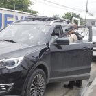 Los músicos urbanos conocidos como Kutty y Chicho (foto) se encontraban en este carro cuando fueron atacados.