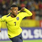 Keny Arroyo destaca por su habilidad con el balón.