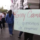 Hecho. Con un plantón, familiares y amigos exigieron respuestas en la Gobernación del Guayas esta semana.
