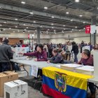 Ecuatorianos votan en España este domingo 9 de febrero.